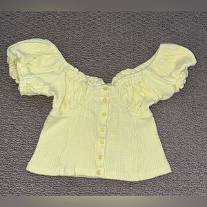 Isalis Libby Top
Off The Shoulder
Cap Sleeve
Buttons
Crop
Cottagecore
Prep
Small